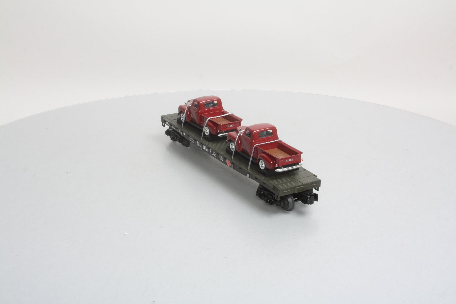 MTH 30-76496 O P&LE Flatcar w//'50 GMC Pickups