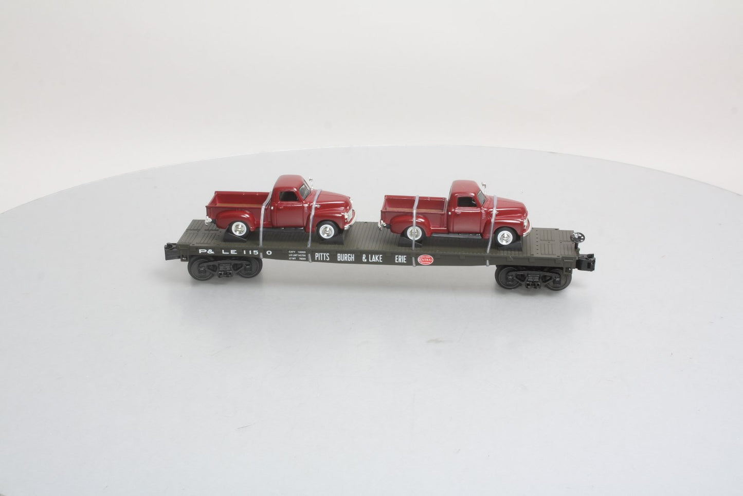MTH 30-76496 O P&LE Flatcar w//'50 GMC Pickups