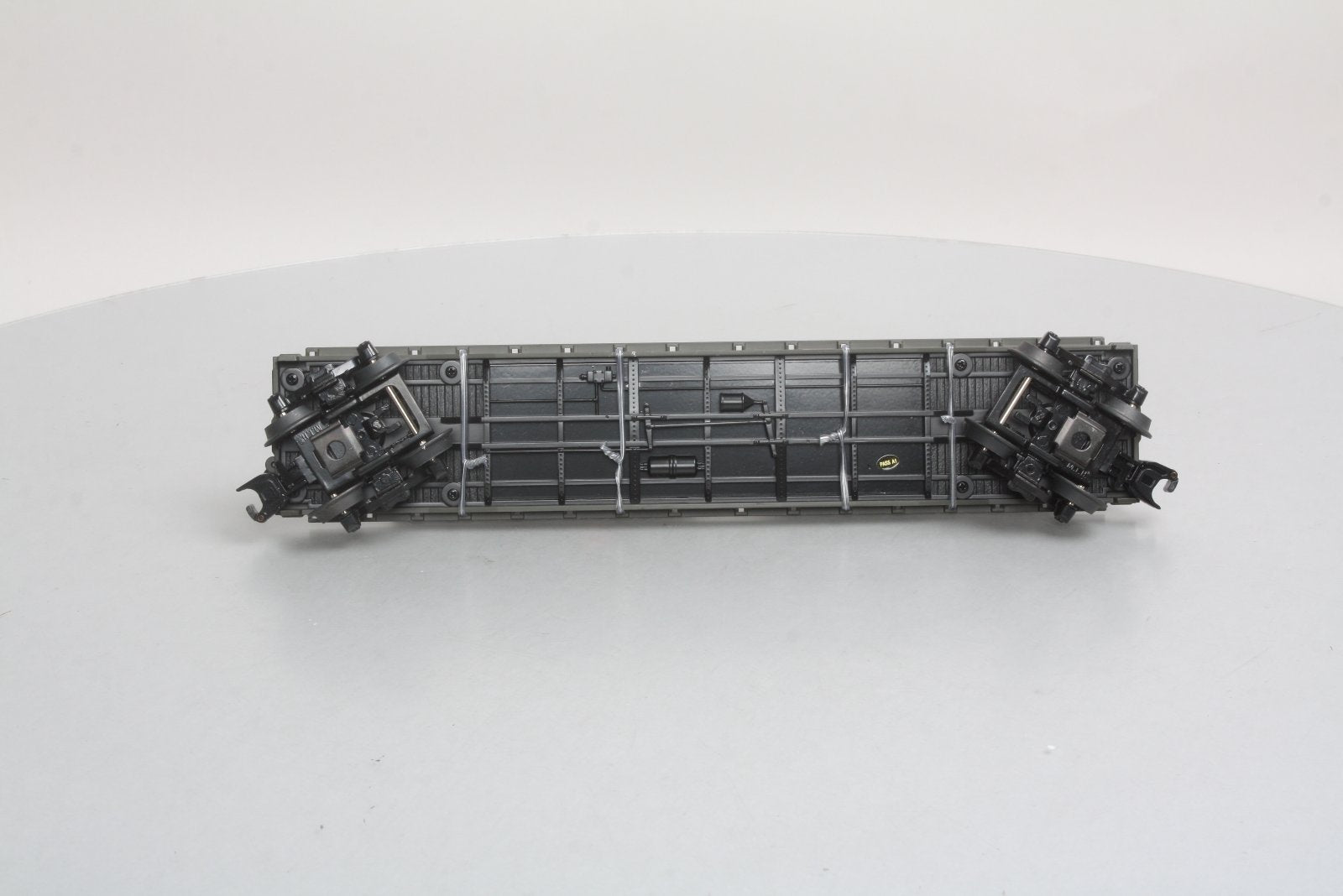 MTH 30-76496 O P&LE Flatcar w//'50 GMC Pickups