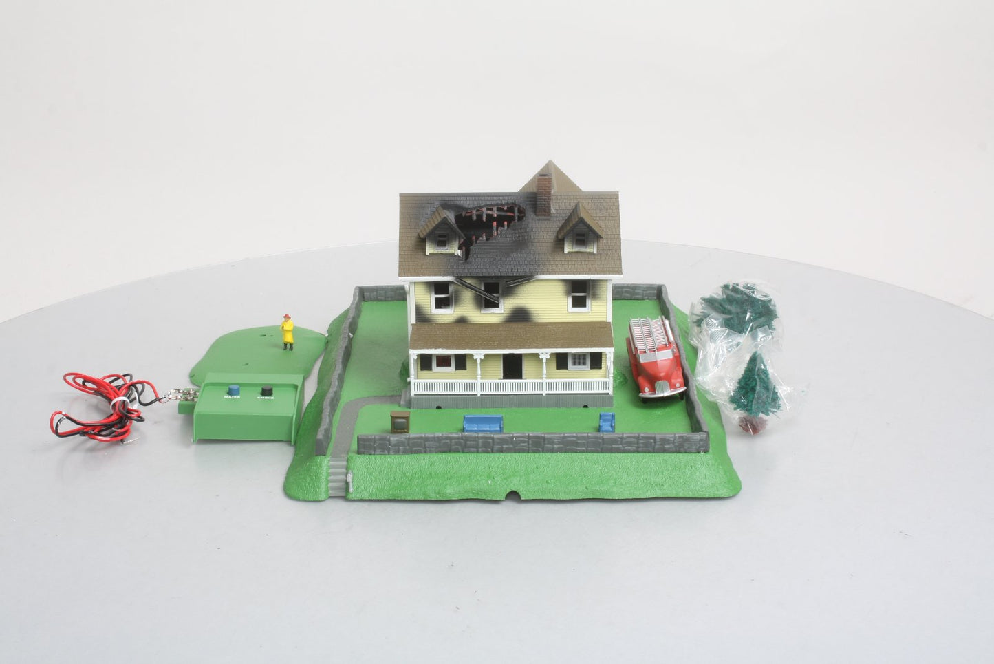 Con-Cor 0002-002001 HO House Afire Assembled Remote Control Accesory