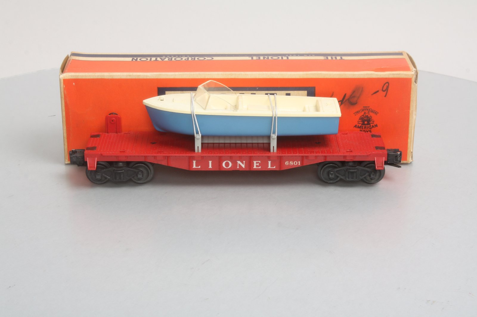 Lionel 6801-75 Vintage O Flatcar with Blue & White Boat