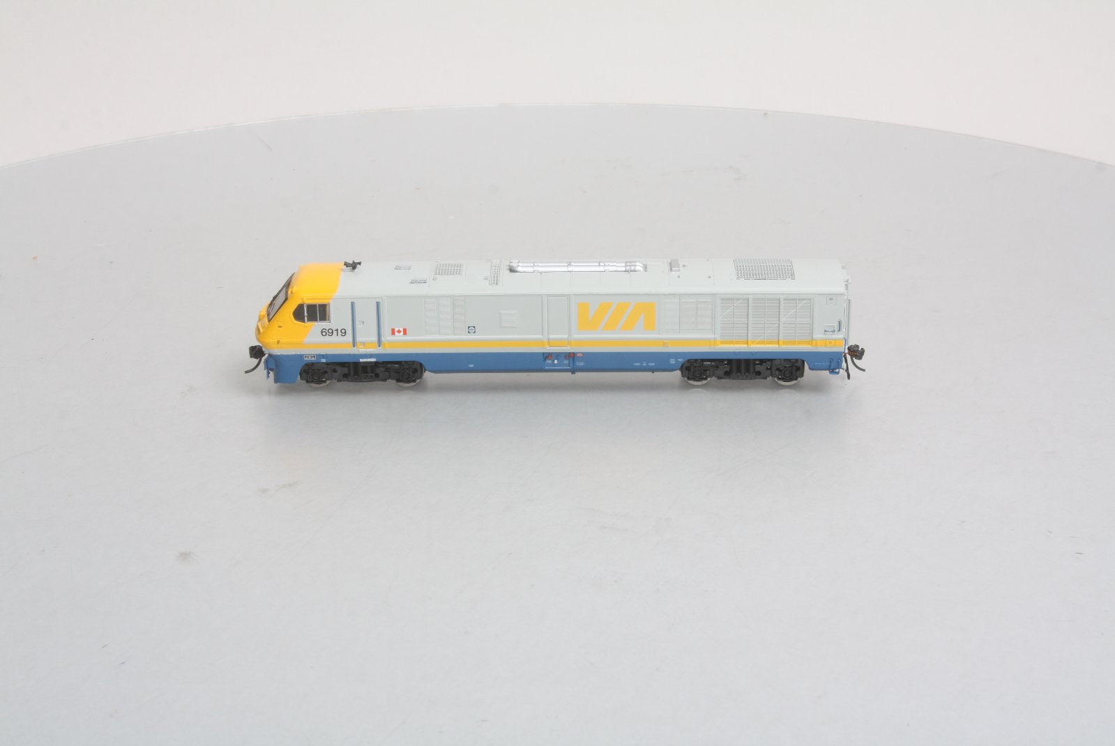 Rapido Trains 200058 HOCanada Bombardier Via Rail LRC #6919 w/DCC & Sound