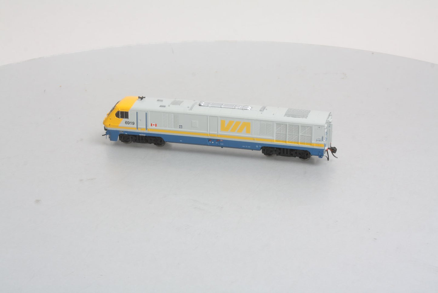 Rapido Trains 200058 HOCanada Bombardier Via Rail LRC #6919 w/DCC & Sound