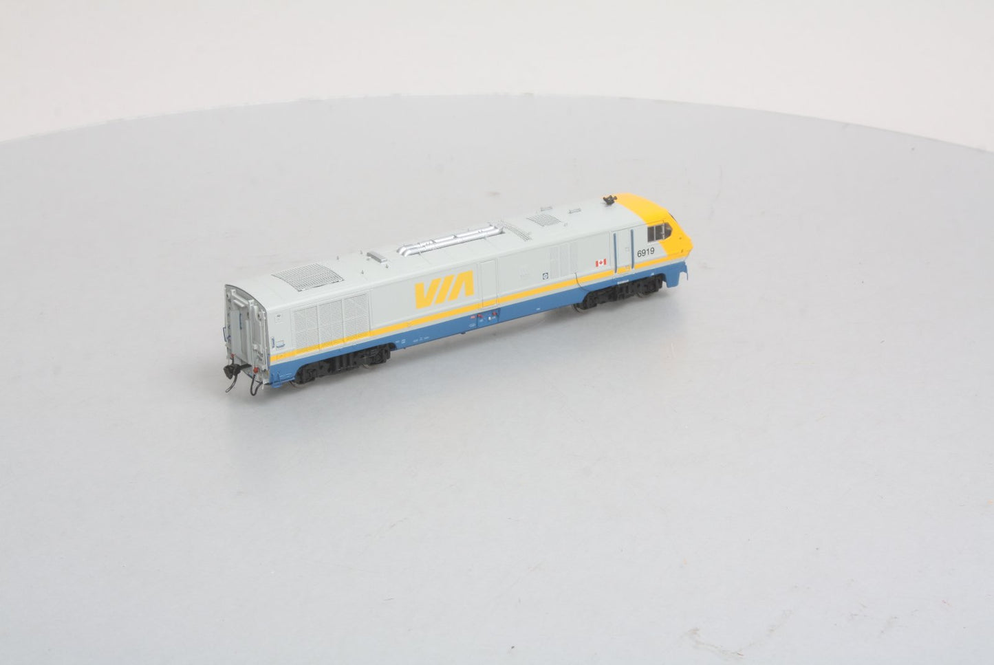 Rapido Trains 200058 HOCanada Bombardier Via Rail LRC #6919 w/DCC & Sound