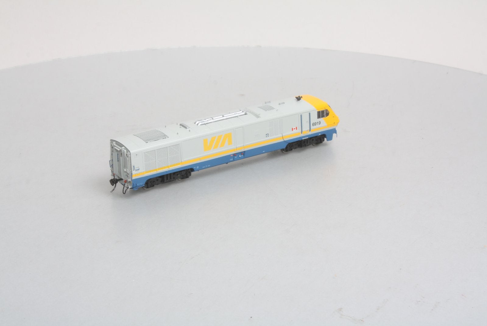 Rapido Trains 200058 HOCanada Bombardier Via Rail LRC #6919 w/DCC & Sound
