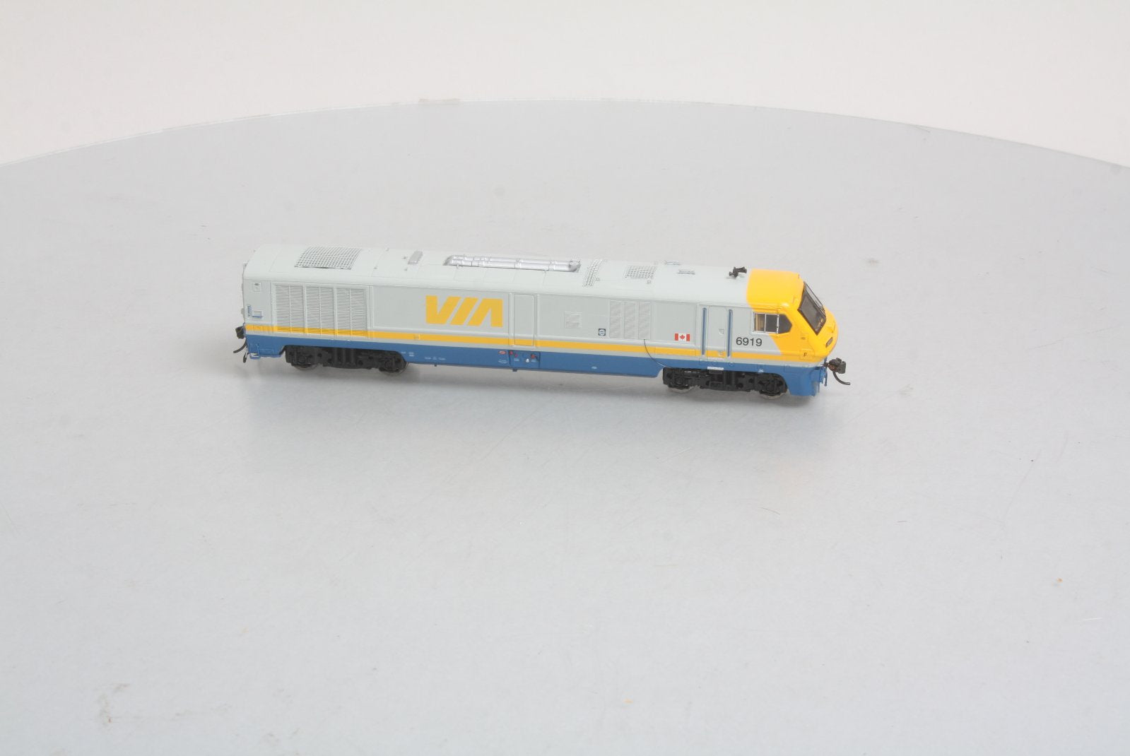 Rapido Trains 200058 HOCanada Bombardier Via Rail LRC #6919 w/DCC & Sound