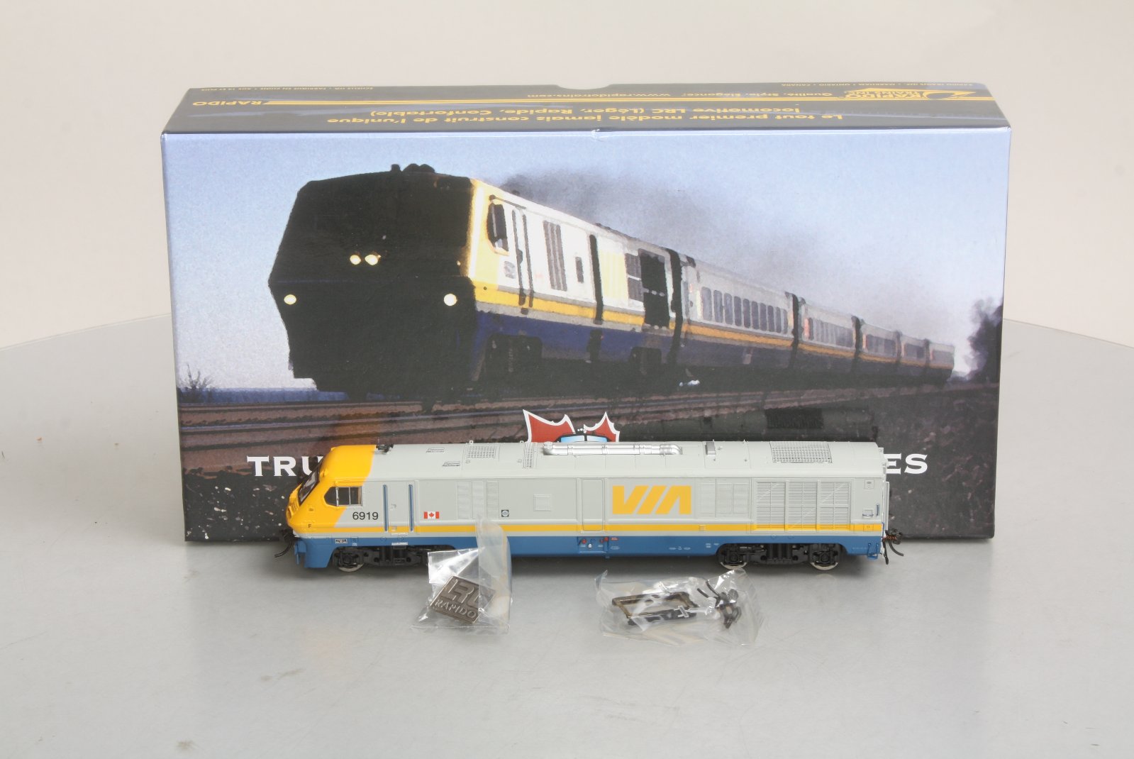 Rapido Trains 200058 HOCanada Bombardier Via Rail LRC #6919 w/DCC & Sound