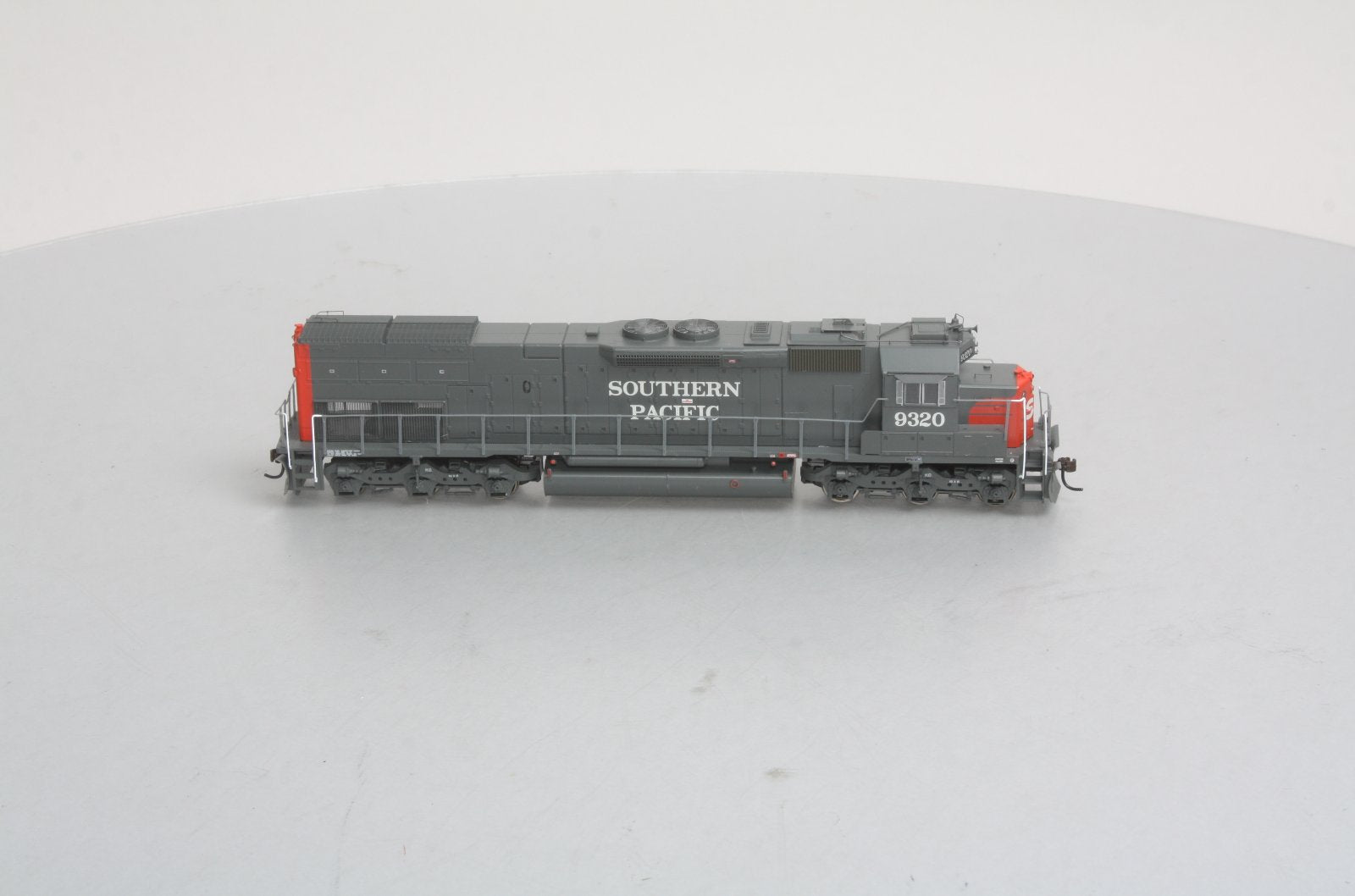 Athearn 88753 HO Scale Southern Pacific SD45T-2 Diesel Locomotive