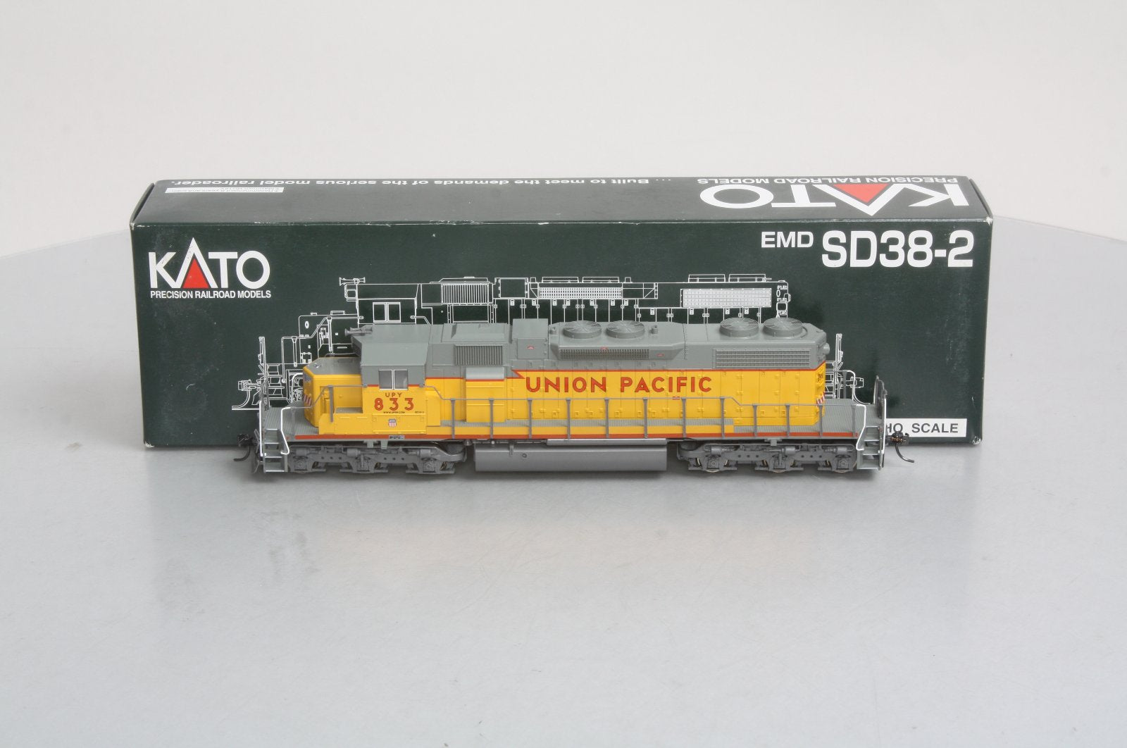Kato 37-6511 HO Union Pacific SD38-2 Powered Diesel Locomotive #Y833