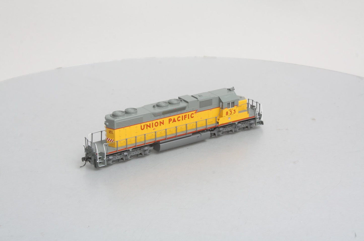 Kato 37-6511 HO Union Pacific SD38-2 Powered Diesel Locomotive #Y833