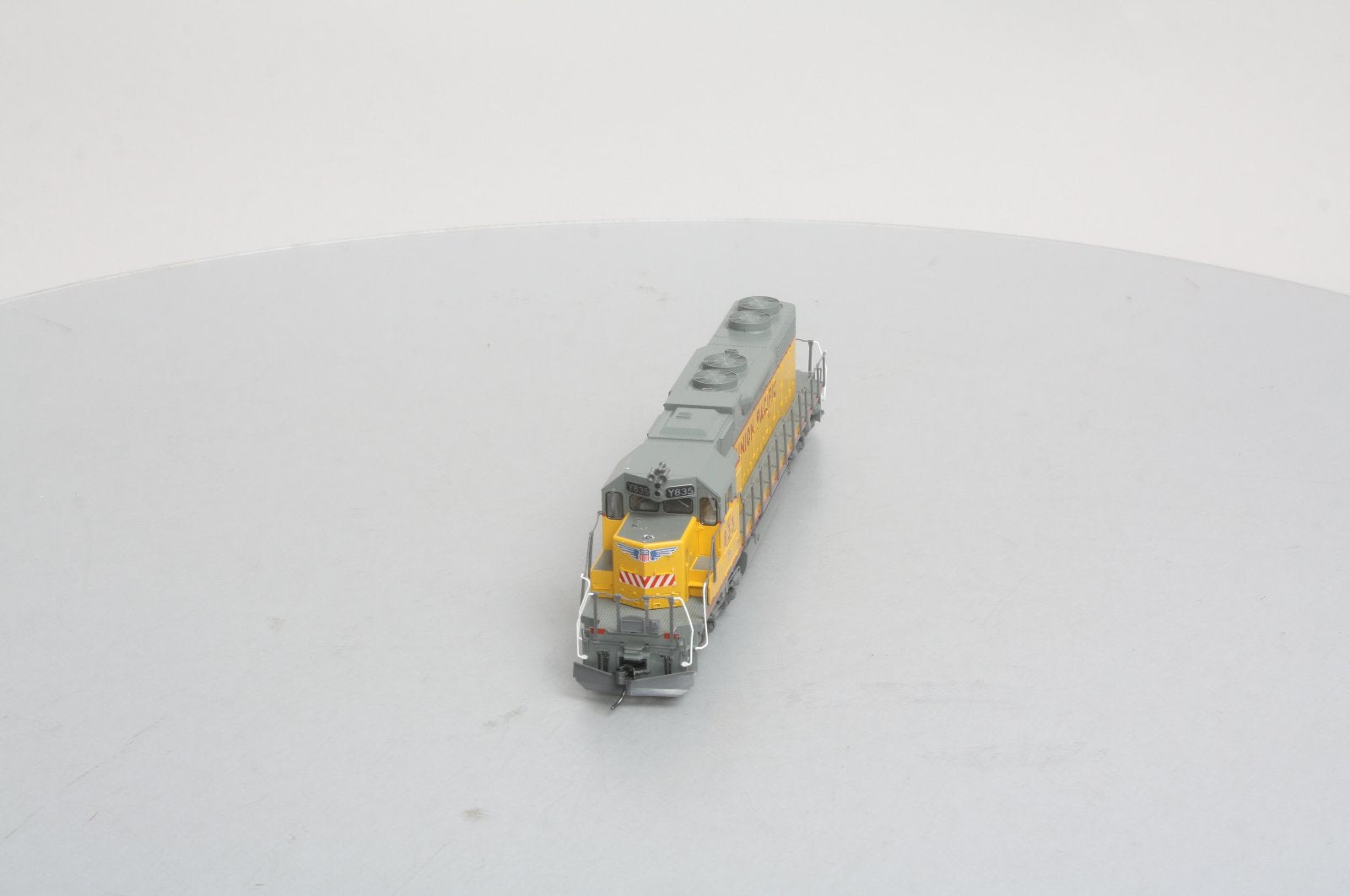 Kato 37-6511 HO Union Pacific SD38-2 Powered Diesel Locomotive #Y833