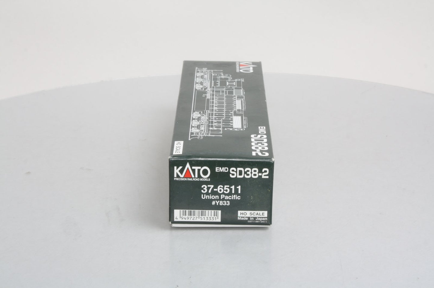 Kato 37-6511 HO Union Pacific SD38-2 Powered Diesel Locomotive #Y833