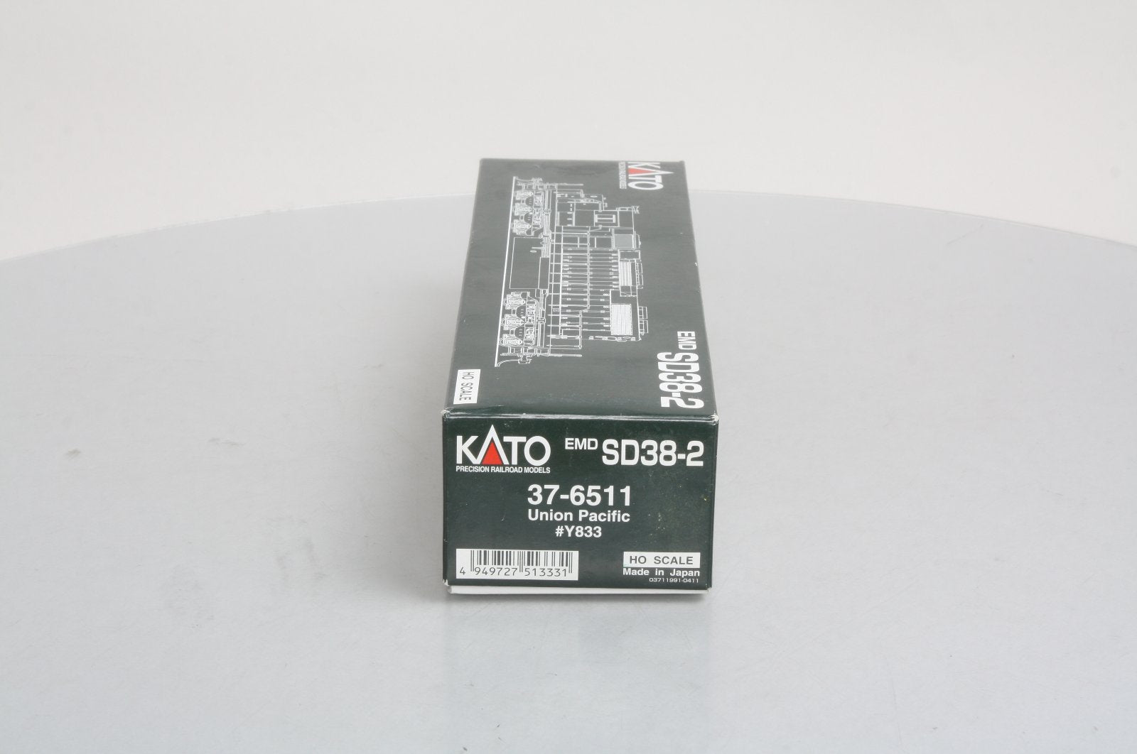 Kato 37-6511 HO Union Pacific SD38-2 Powered Diesel Locomotive #Y833