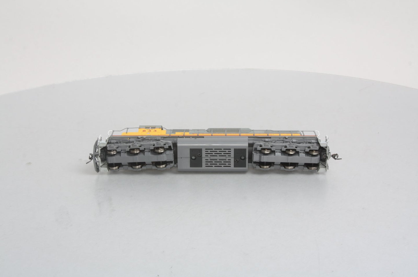 Kato 37-6511 HO Union Pacific SD38-2 Powered Diesel Locomotive #Y833