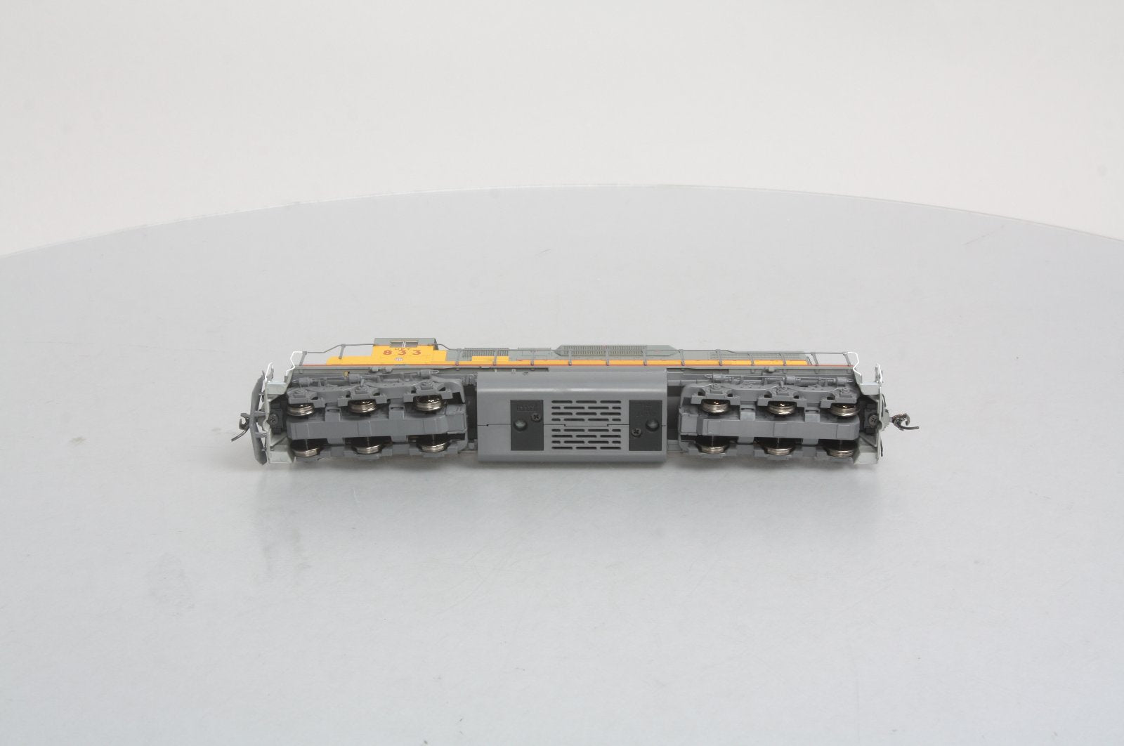 Kato 37-6511 HO Union Pacific SD38-2 Powered Diesel Locomotive #Y833