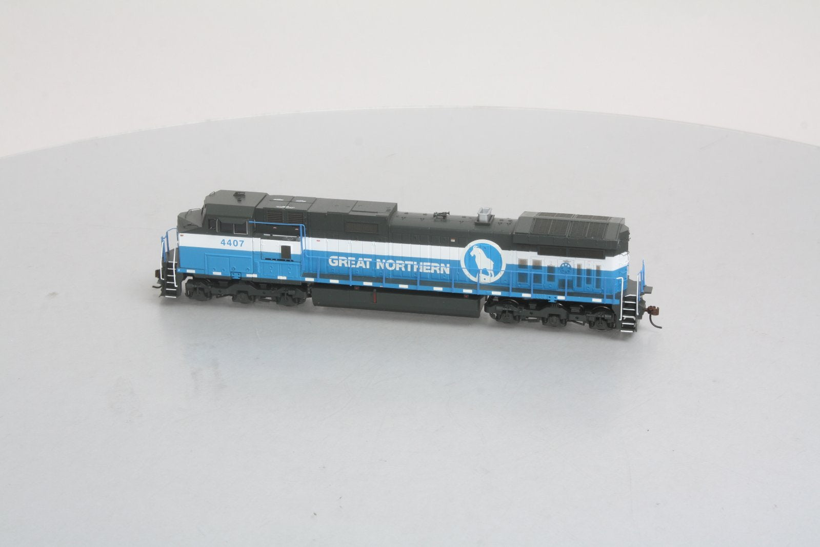 Athearn 77947 HO Great Northern C44-9W Diesel Locomotive #4407