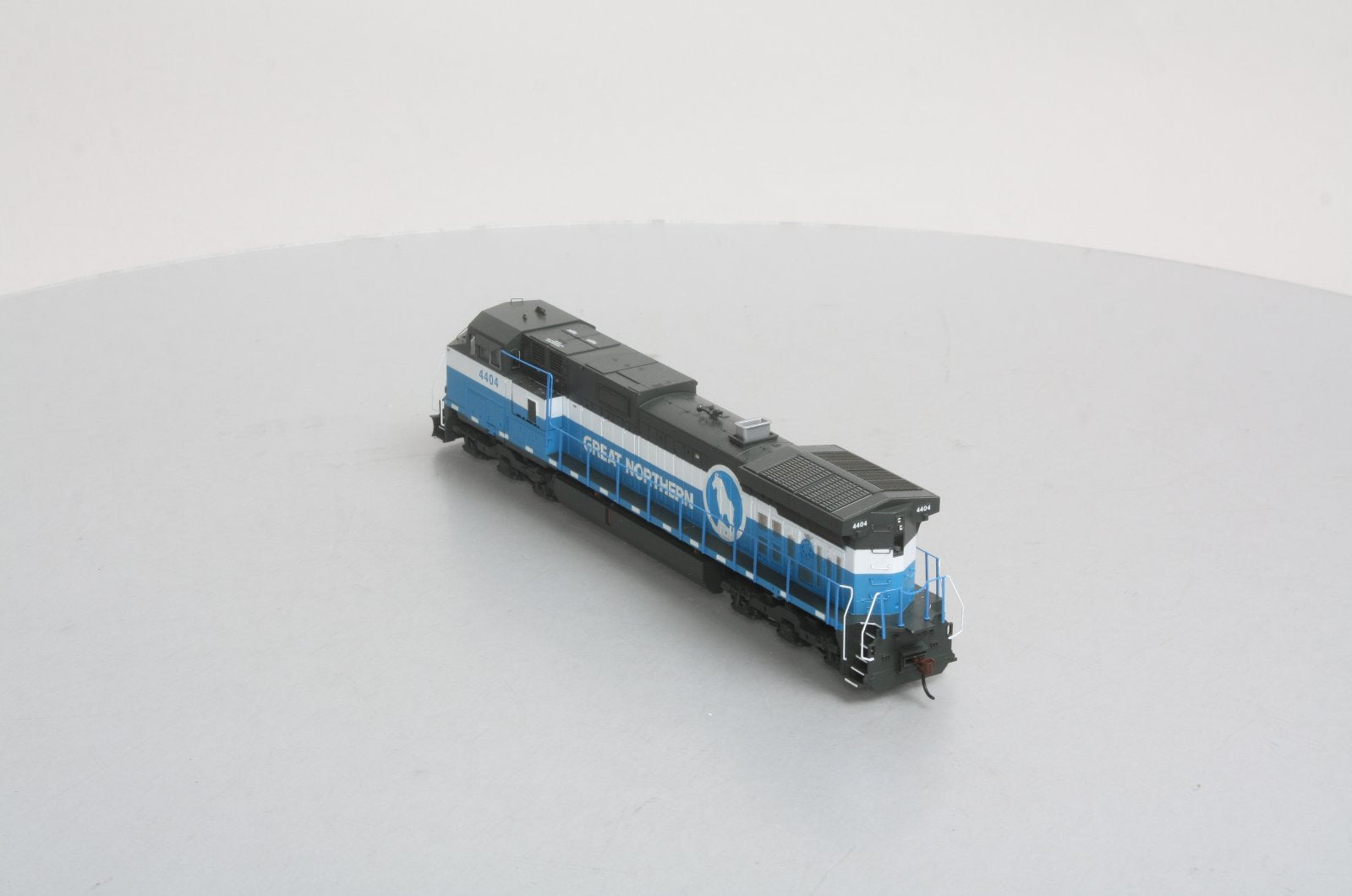 Athearn 77946 HO Scale Great Northern C44-9W Diesel Locomotive #4404