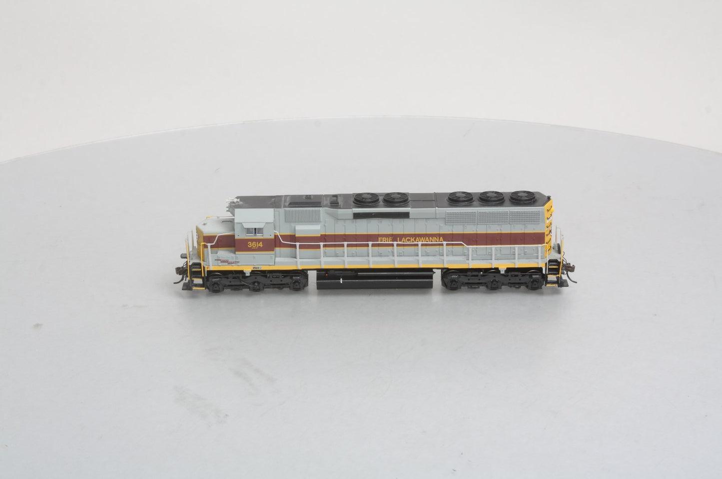 Bachmann 82712 HO Scale Erie Lackawanna SD-45 Diesel Locomotive #3614 w/ DCC