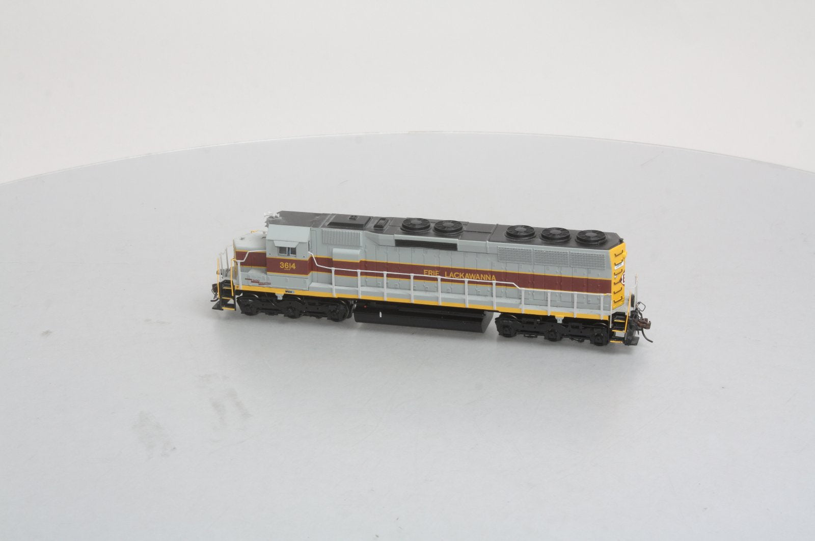 Bachmann 82712 HO Scale Erie Lackawanna SD-45 Diesel Locomotive #3614 w/ DCC