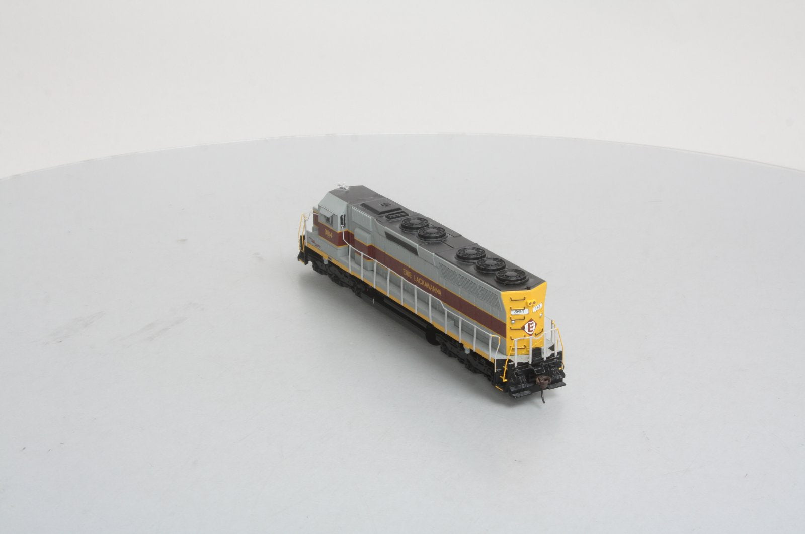 Bachmann 82712 HO Scale Erie Lackawanna SD-45 Diesel Locomotive #3614 w/ DCC