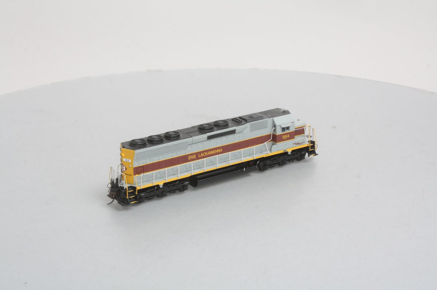 Bachmann 82712 HO Scale Erie Lackawanna SD-45 Diesel Locomotive #3614 w/ DCC