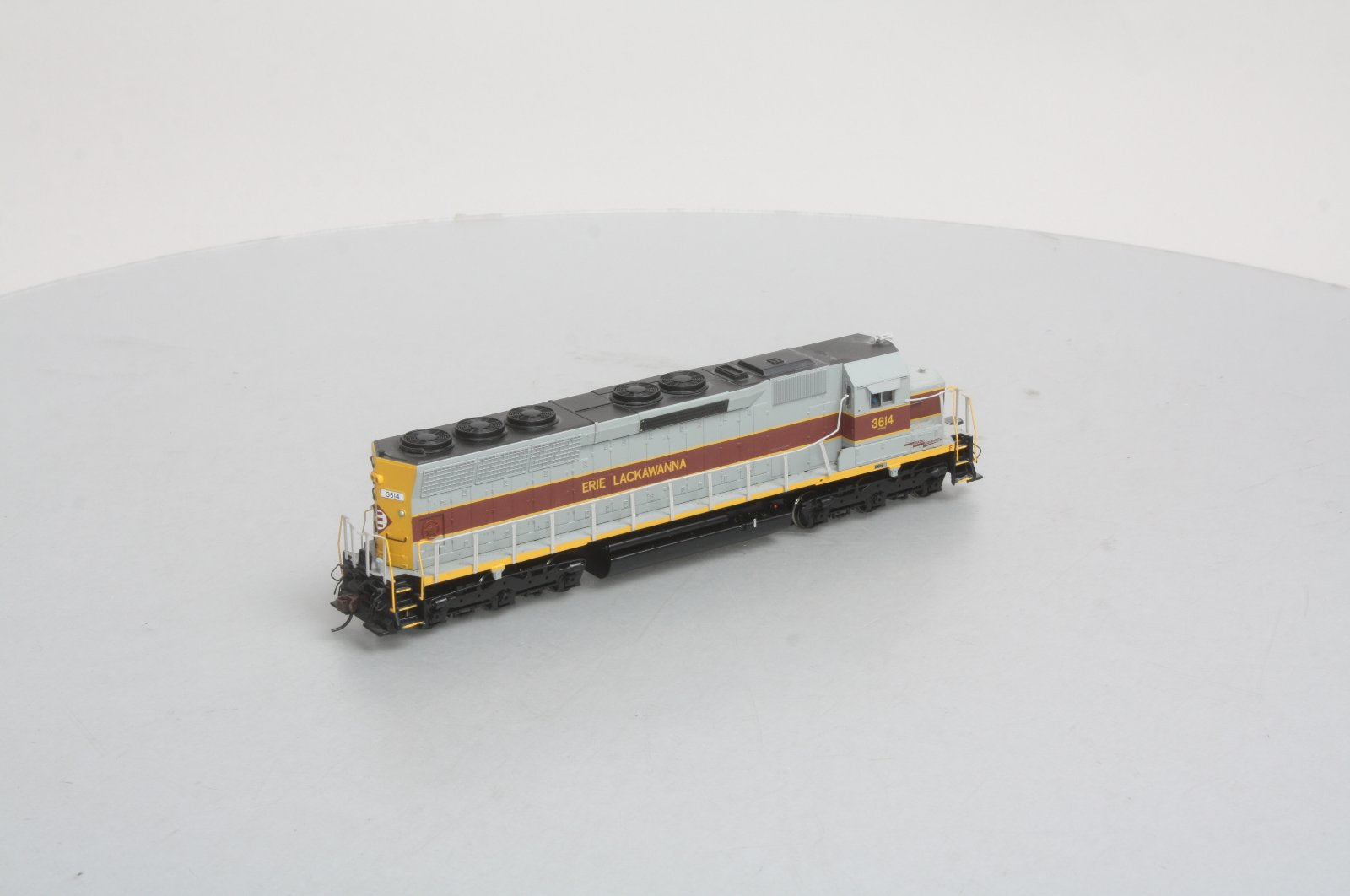 Bachmann 82712 HO Scale Erie Lackawanna SD-45 Diesel Locomotive #3614 w/ DCC