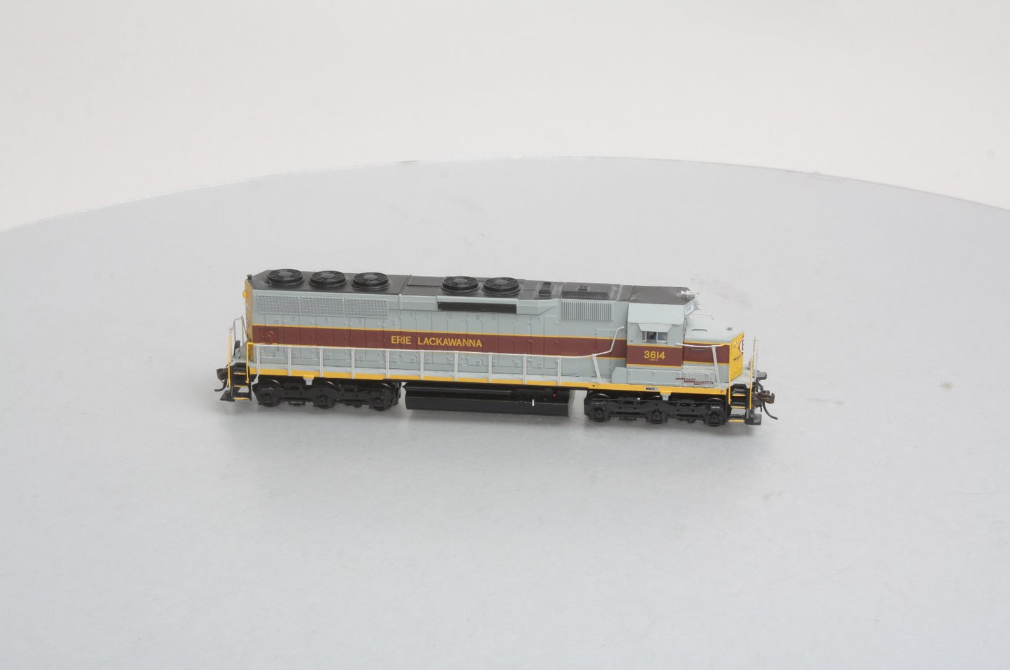 Bachmann 82712 HO Scale Erie Lackawanna SD-45 Diesel Locomotive #3614 w/ DCC
