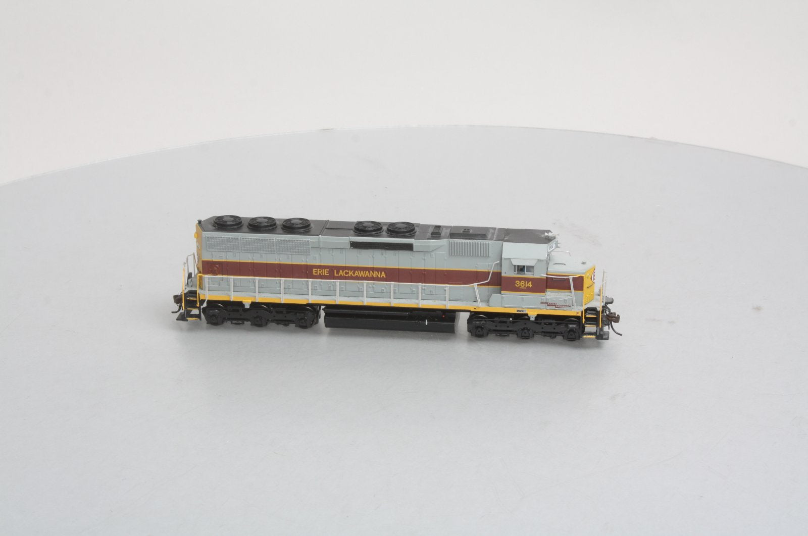 Bachmann 82712 HO Scale Erie Lackawanna SD-45 Diesel Locomotive #3614 w/ DCC