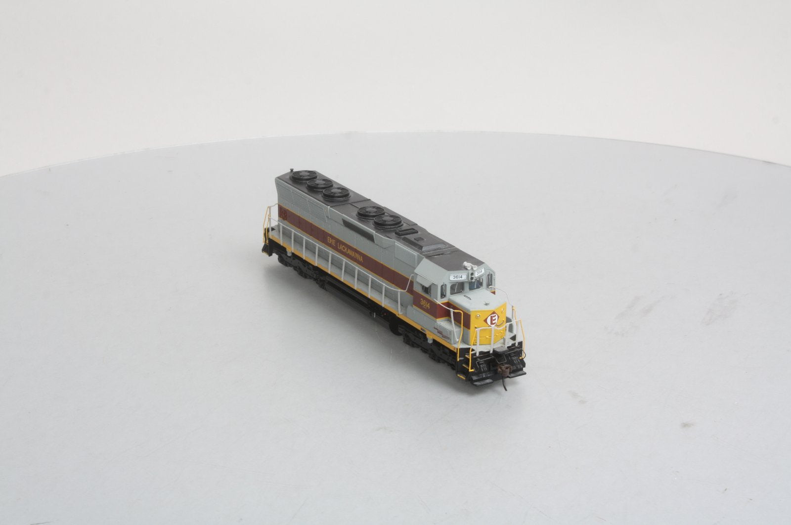 Bachmann 82712 HO Scale Erie Lackawanna SD-45 Diesel Locomotive #3614 w/ DCC