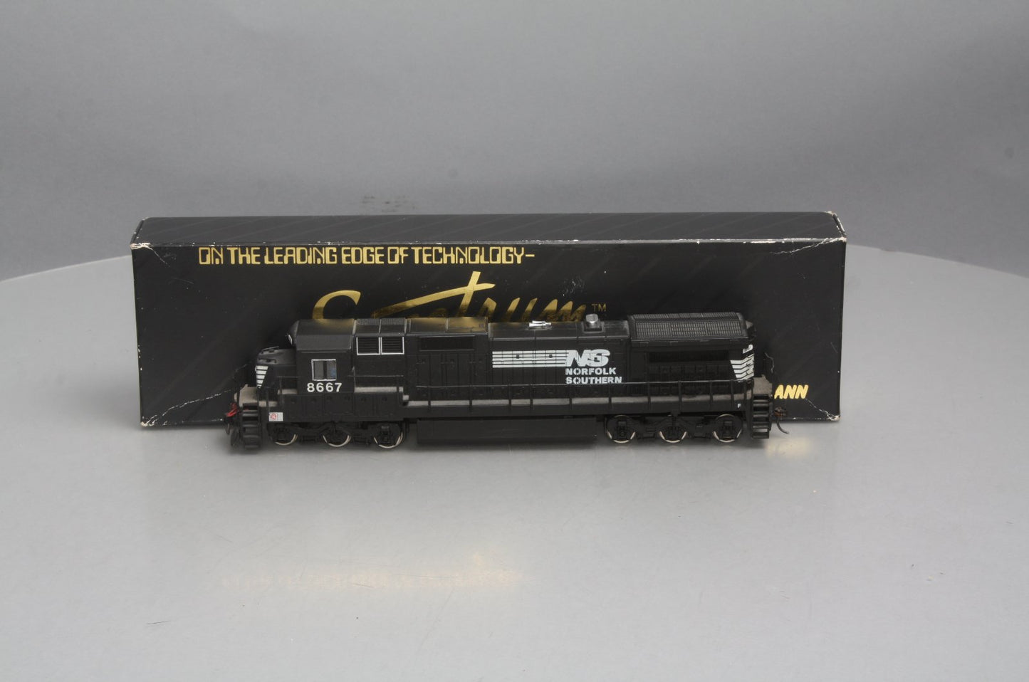 Bachmann 85005 HO Norfolk Southern Dash 8-40C Diesel Locomotive #8667