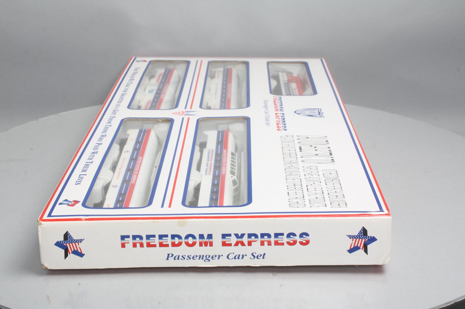 IHC 329 Freedom Express HO Gauge Diesel Passenger Train Set