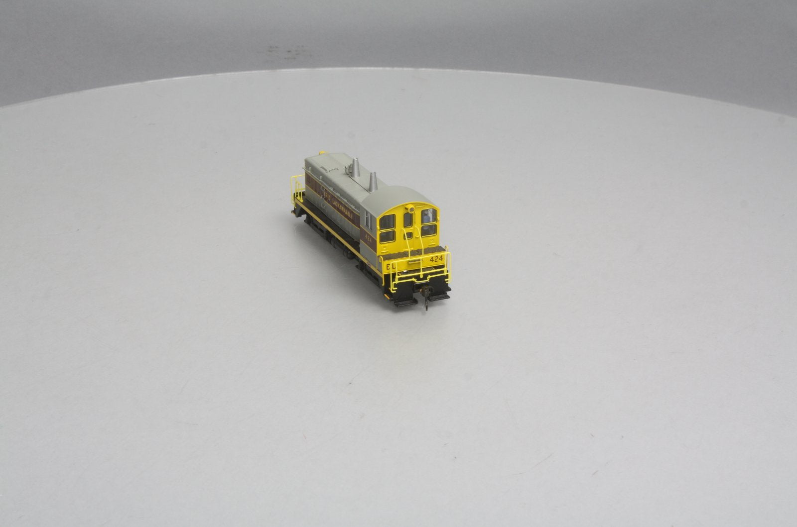 Broadway Limited 2120 HO Erie Lackawanna EMD NW2 Paragon2™ #424