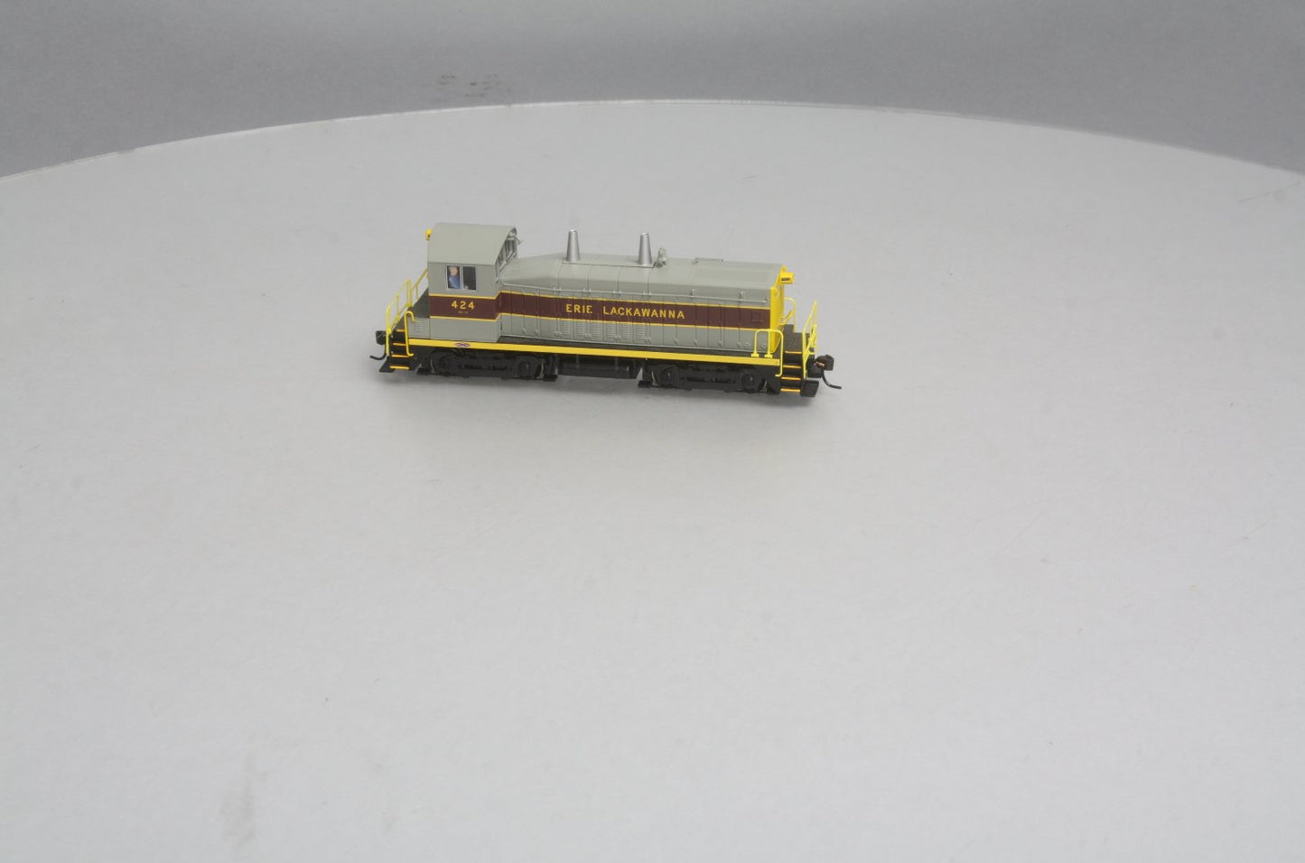 Broadway Limited 2120 HO Erie Lackawanna EMD NW2 Paragon2™ #424