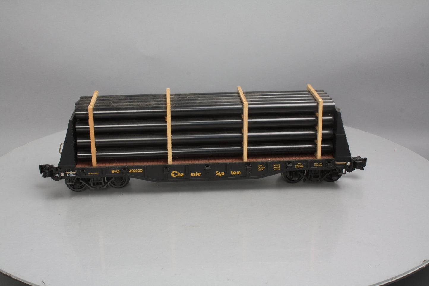 Aristo-Craft 46409 G Scale Chessie System Flat Car w/Pipe Load - Plastic Wheels