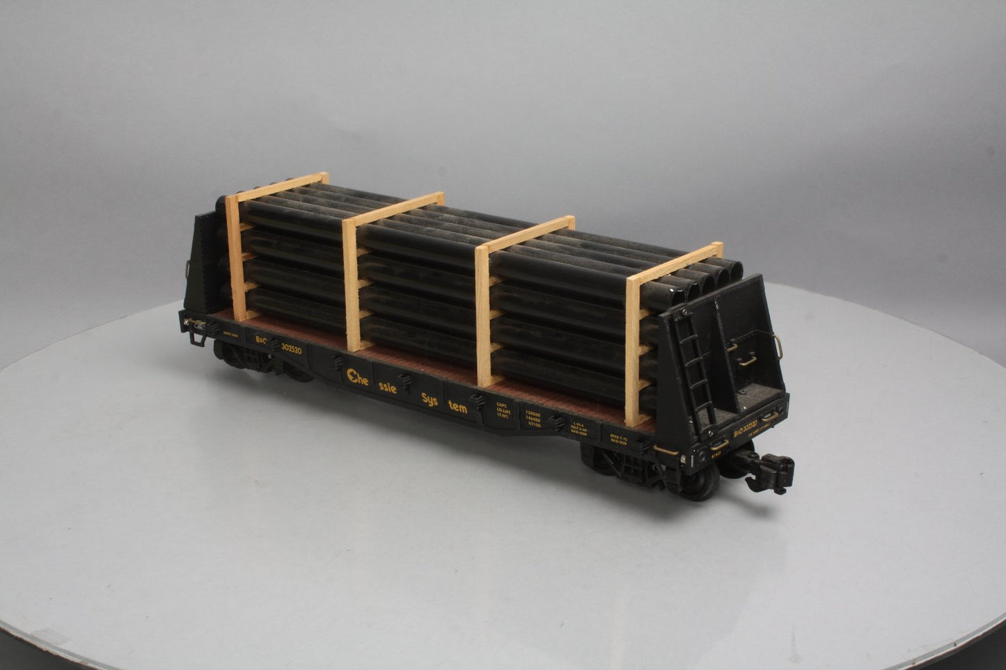Aristo-Craft 46409 G Scale Chessie System Flat Car w/Pipe Load - Plastic Wheels