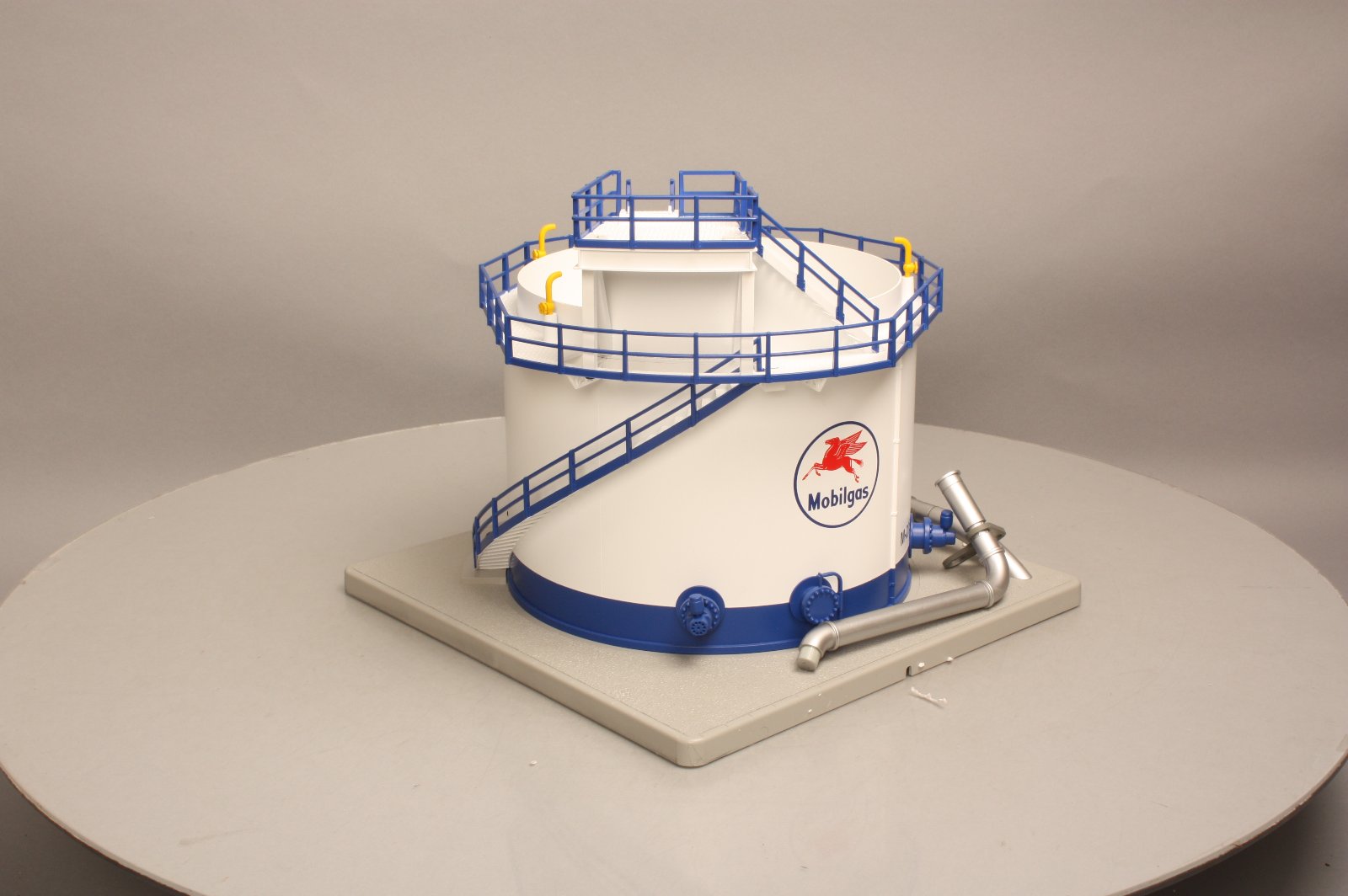 MTH 30-9176 O Mobil Operating Storage Tank