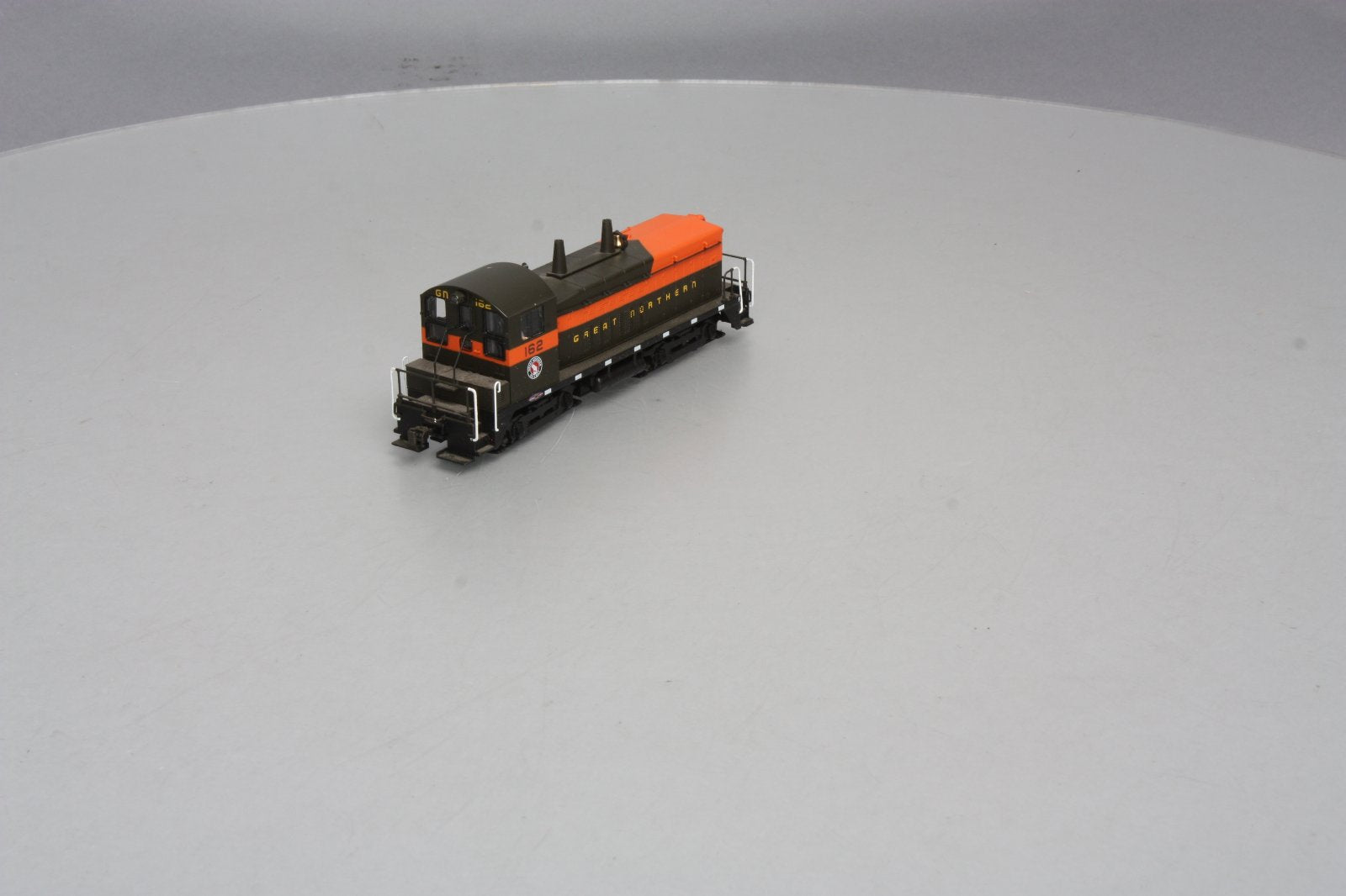 Broadway Limited 2112 HO Great Northern EMD NW2 Paragon2™ #162