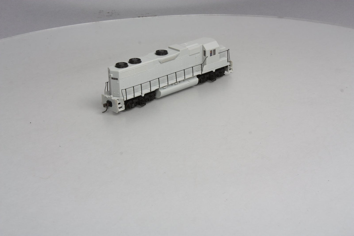 Atlas 8960 HO Scale Undecorated GP38 Low Nose Diesel Locomotive w/DCC