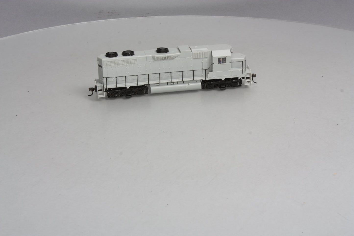 Atlas 8960 HO Scale Undecorated GP38 Low Nose Diesel Locomotive w/DCC