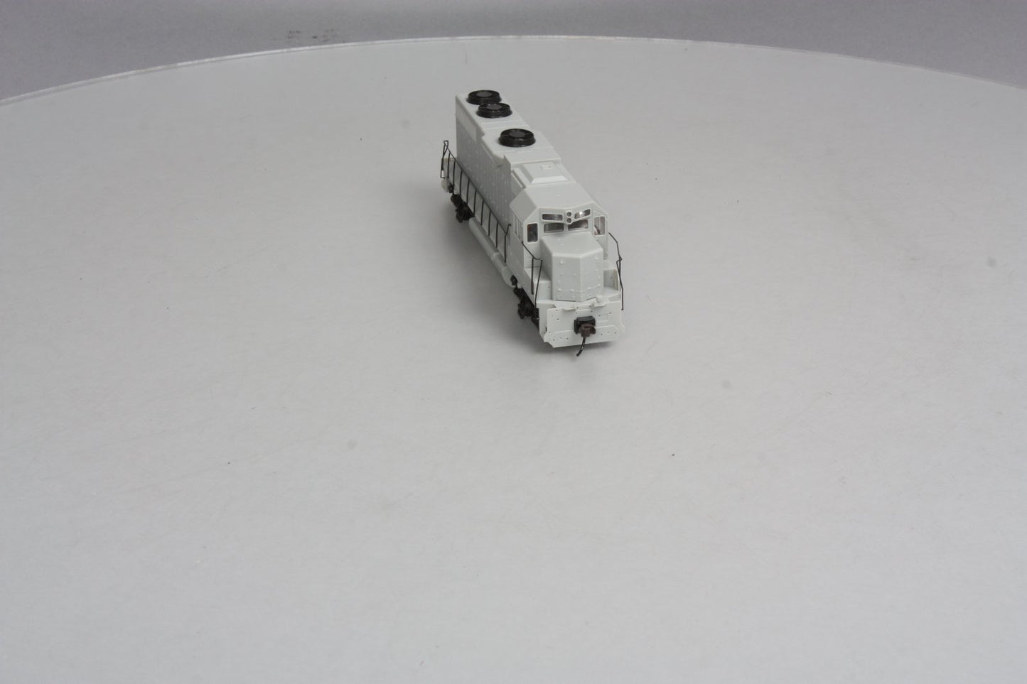 Atlas 8960 HO Scale Undecorated GP38 Low Nose Diesel Locomotive w/DCC
