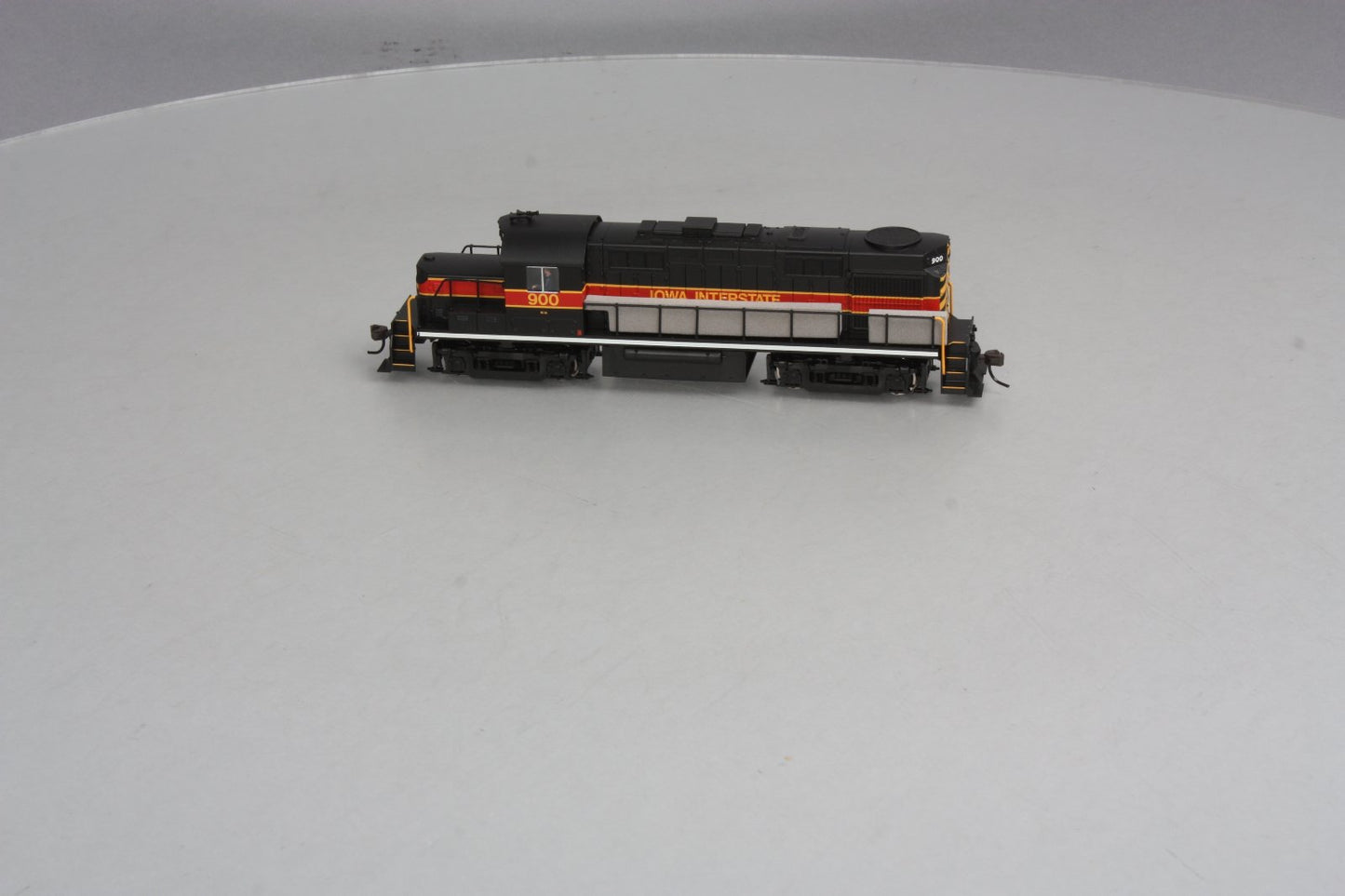 Atlas 10000577 HO Scale Iowa Interstate R-36 Diesel Locomotive #900