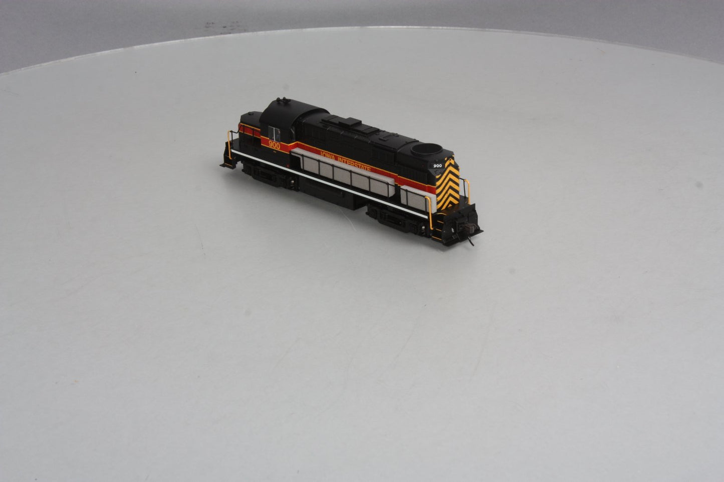 Atlas 10000577 HO Scale Iowa Interstate R-36 Diesel Locomotive #900