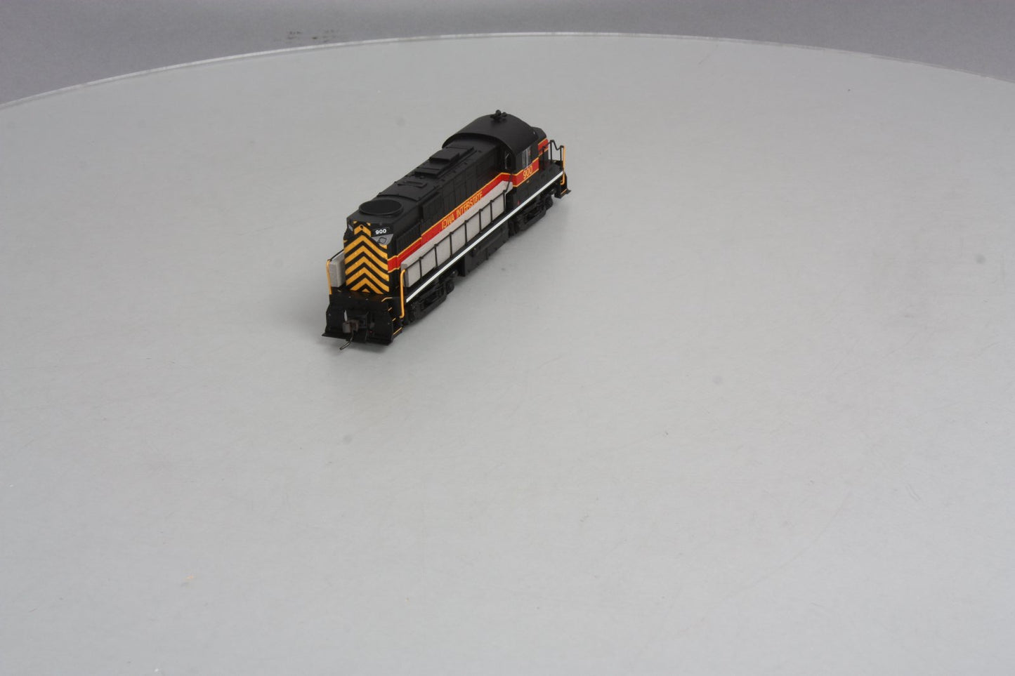 Atlas 10000577 HO Scale Iowa Interstate R-36 Diesel Locomotive #900