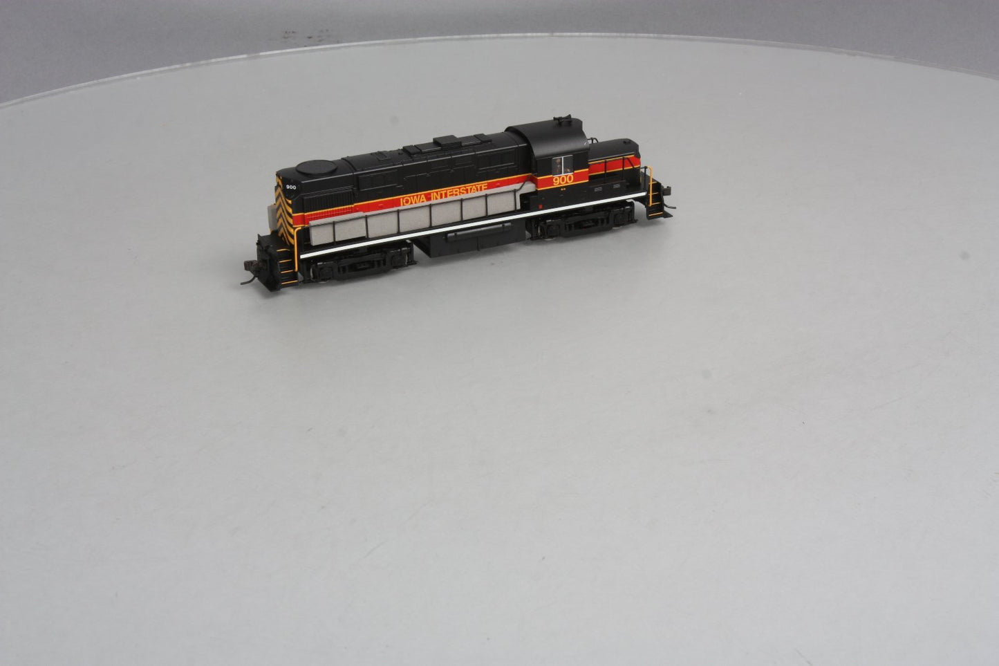 Atlas 10000577 HO Scale Iowa Interstate R-36 Diesel Locomotive #900