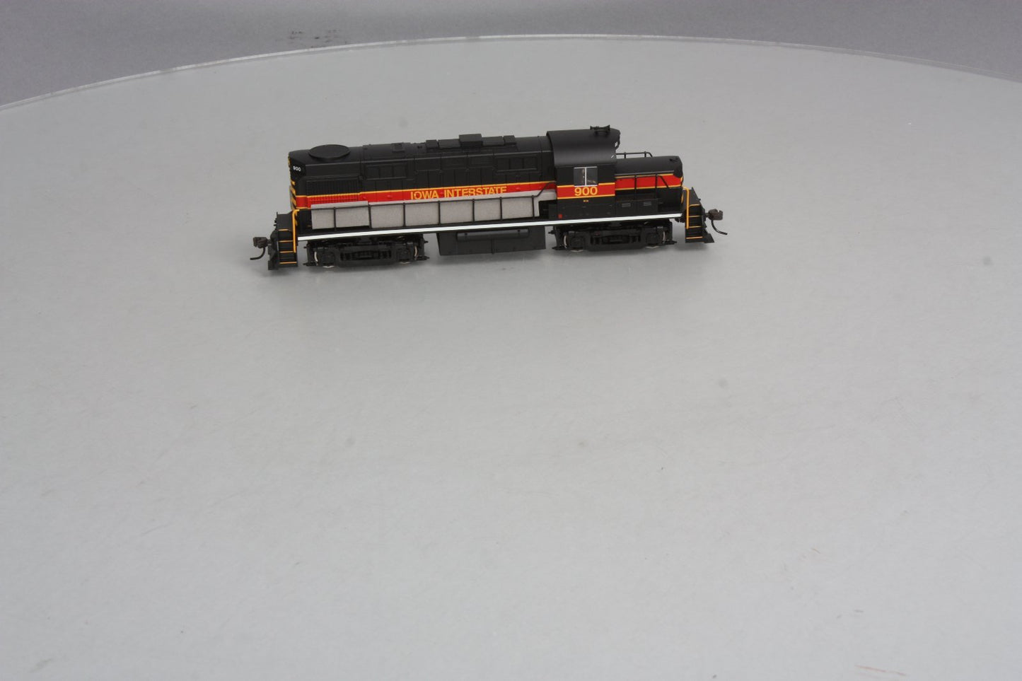 Atlas 10000577 HO Scale Iowa Interstate R-36 Diesel Locomotive #900