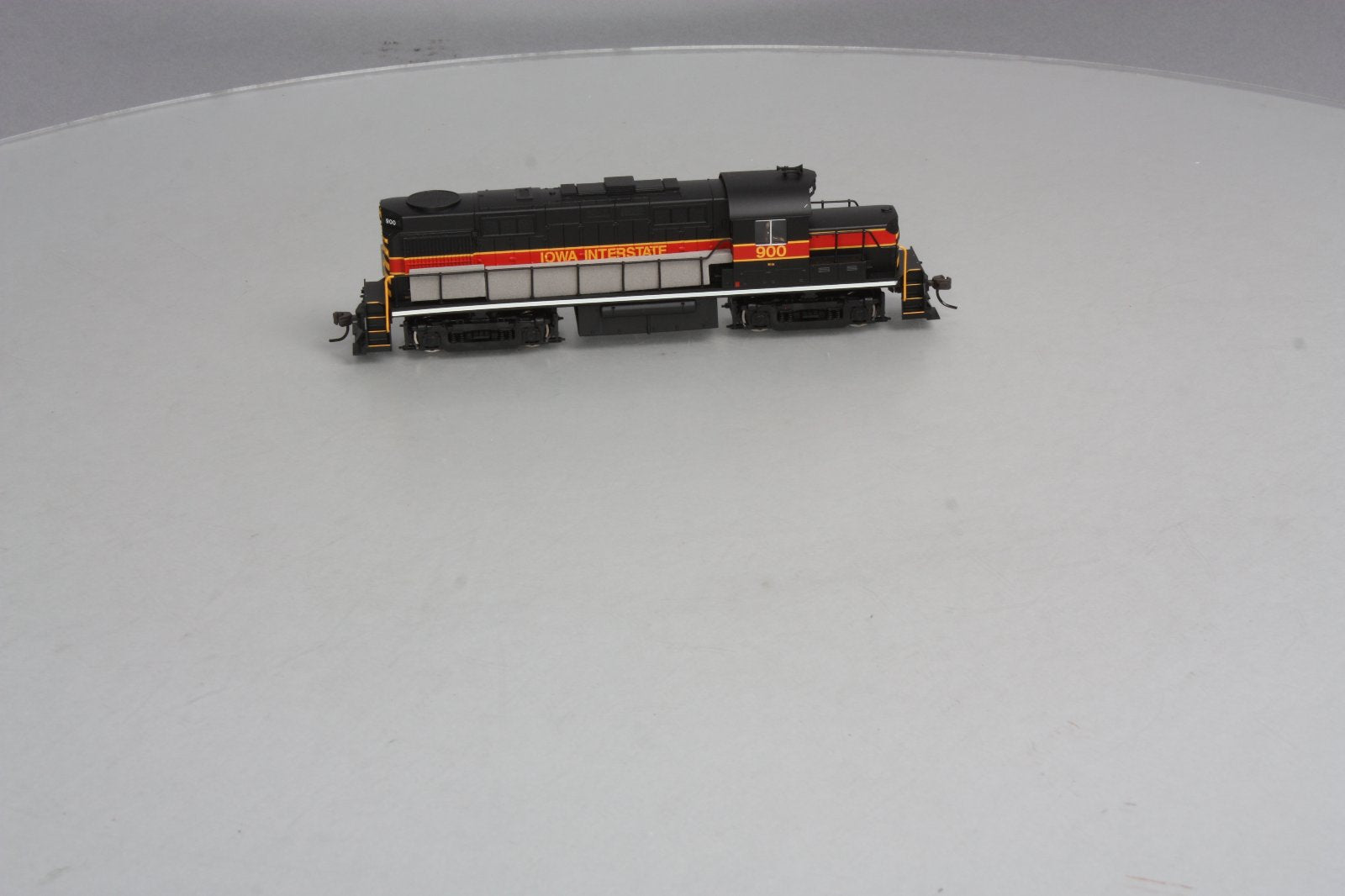 Atlas 10000577 HO Scale Iowa Interstate R-36 Diesel Locomotive #900
