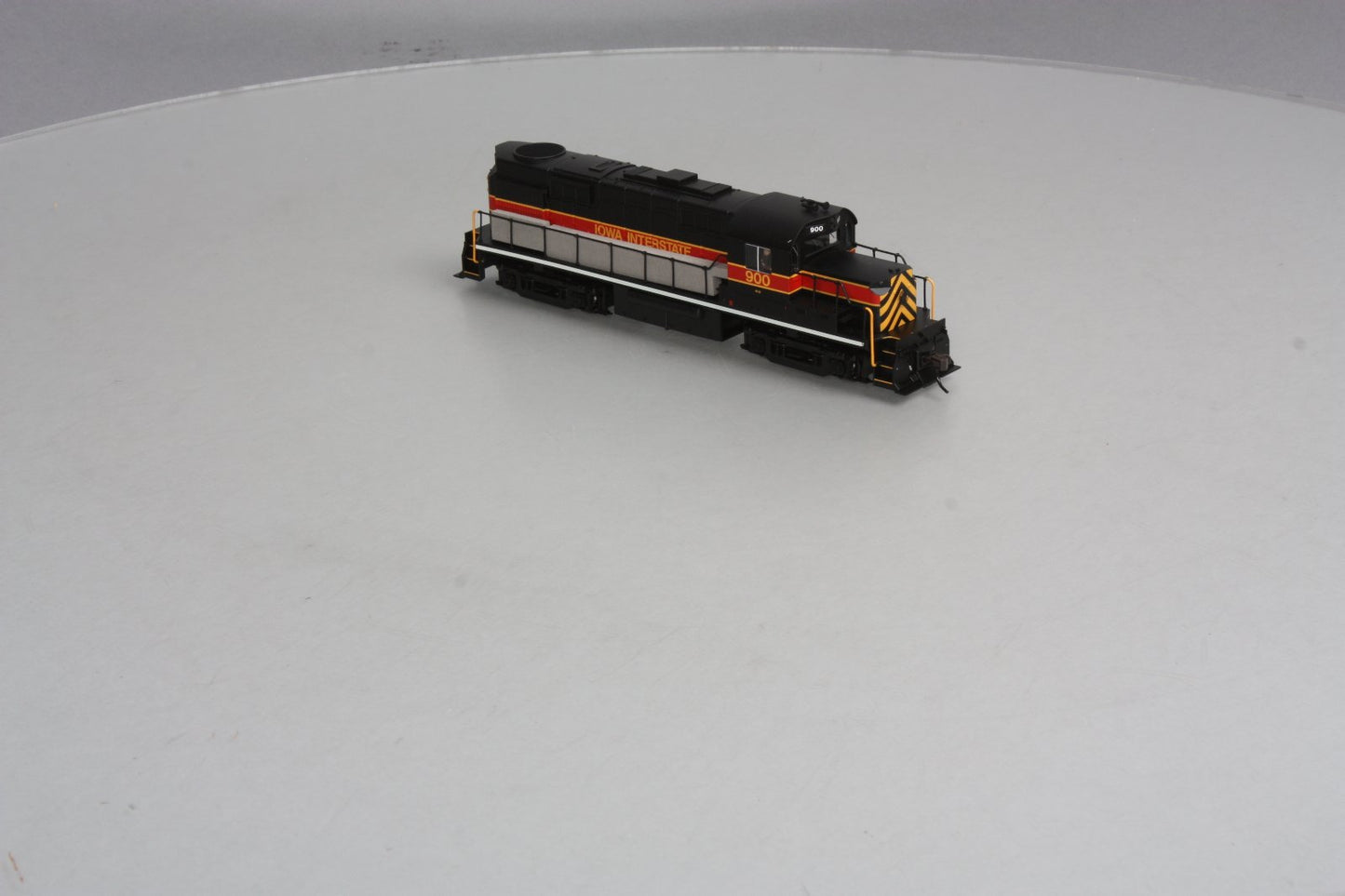 Atlas 10000577 HO Scale Iowa Interstate R-36 Diesel Locomotive #900
