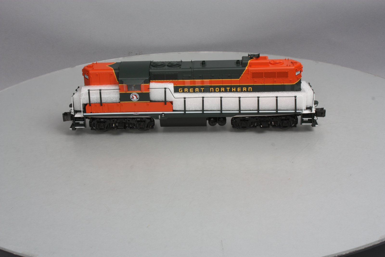 Lionel 6-34664 Great Northern Legacy GP9 Diesel Locomotive #688