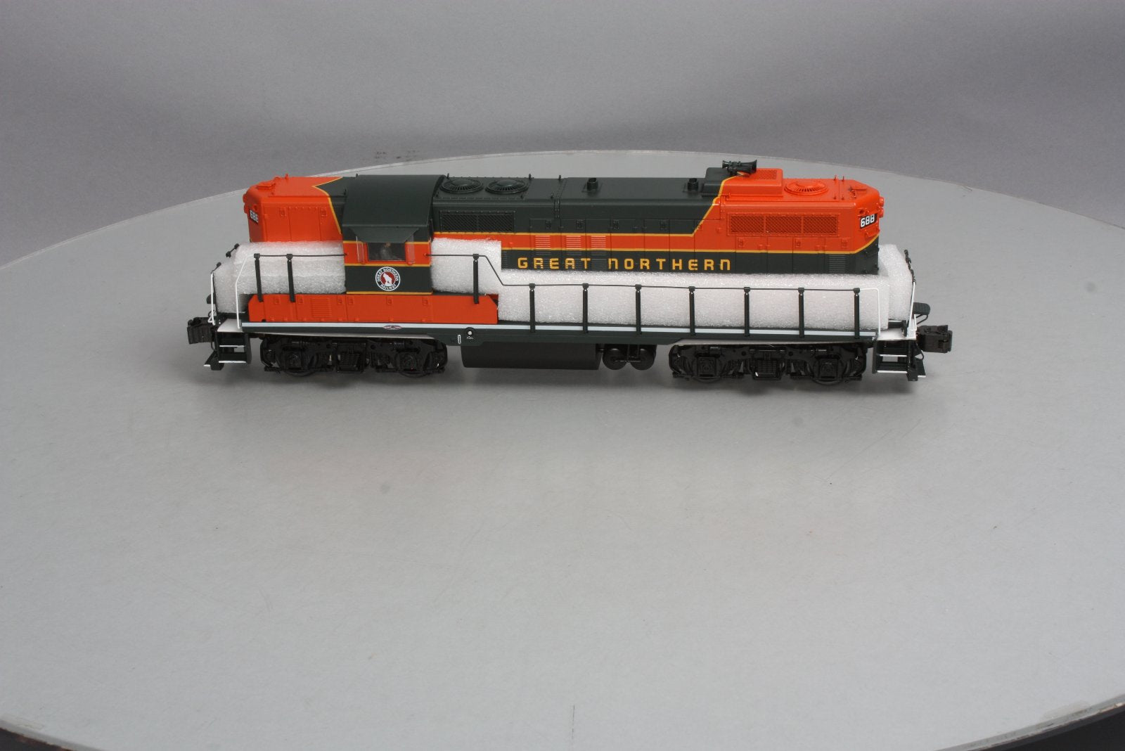 Lionel 6-34664 Great Northern Legacy GP9 Diesel Locomotive #688