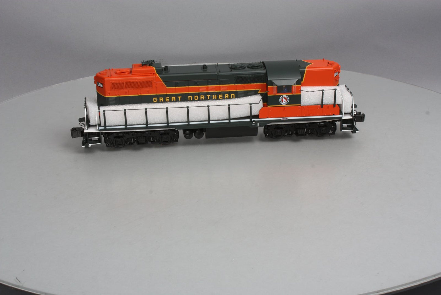 Lionel 6-34664 Great Northern Legacy GP9 Diesel Locomotive #688